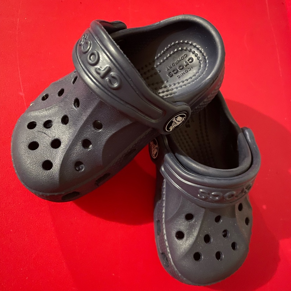 COPY - Crocs navy size 5  one time use is like new